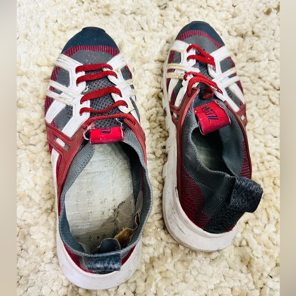 Athletic_Shoes